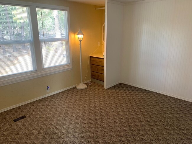 6269 WA-291 in Nine Mile Falls, WA - Building Photo - Building Photo