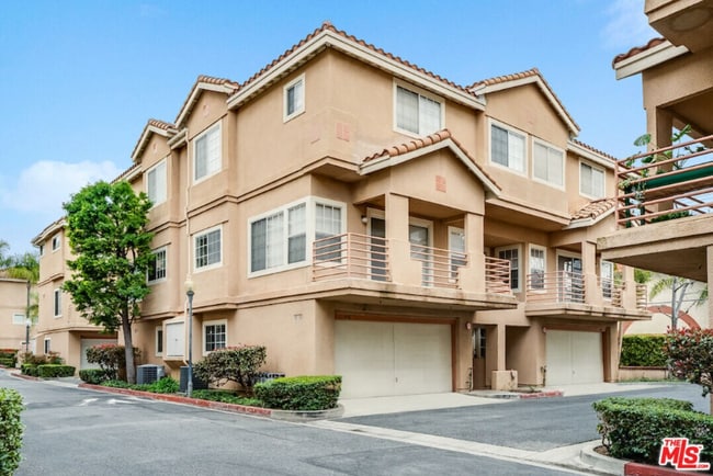 14061 Lemoli Ave in Hawthorne, CA - Building Photo - Building Photo