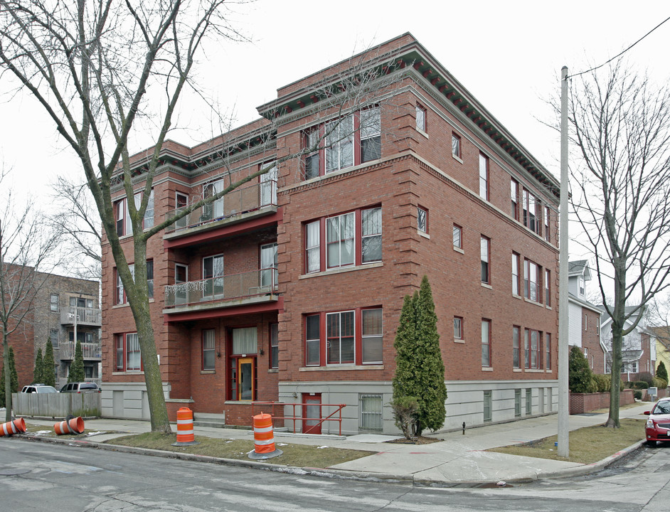 2303 E Belleview in Milwaukee, WI - Foto de edificio