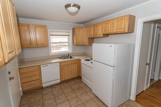 197 Quaker Ln S, Unit 2 in West Hartford, CT - Foto de edificio - Building Photo