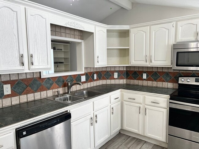 3311 Crestmeadow Dr in Pasadena, TX - Building Photo - Building Photo