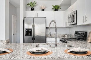 42 West Apartments in Southfield, MI - Building Photo