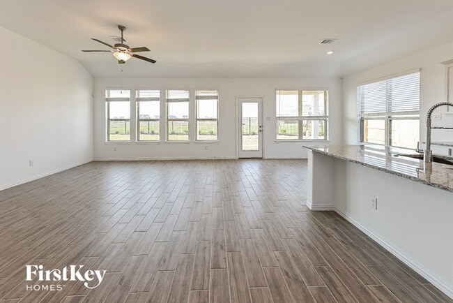 9611 Pleasant Way in Mont Belvieu, TX - Building Photo - Building Photo