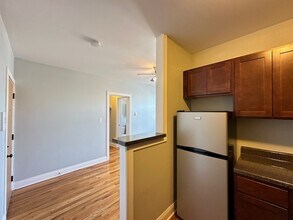 823 W Diversey Pkwy in Chicago, IL - Building Photo - Building Photo