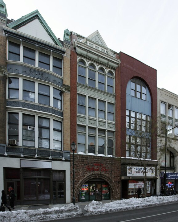 708 Chestnut St in Philadelphia, PA - Building Photo