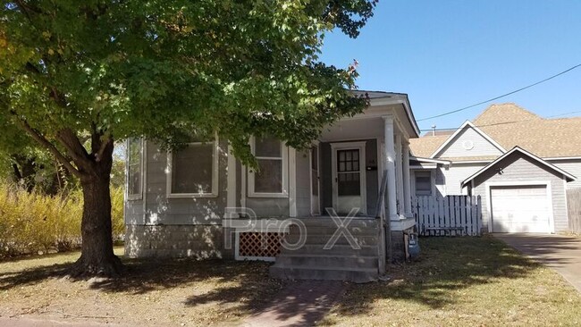property at 116 W 9th St