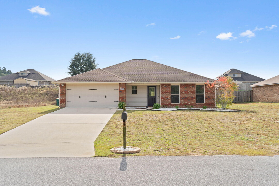 2290 Lewis St in Crestview, FL - Building Photo