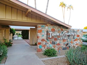 Town & Country Apartments in Mesa, AZ - Building Photo - Building Photo