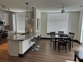 401 W Trade St in Charlotte, NC - Building Photo - Building Photo