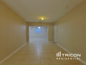 15375 Hopedale Ln in Clearwater, FL - Building Photo - Building Photo