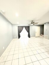 8332 La Roche Ln in Houston, TX - Building Photo - Building Photo