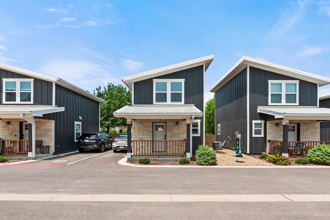 20 Tate Lane in Round Rock, TX - Foto de edificio