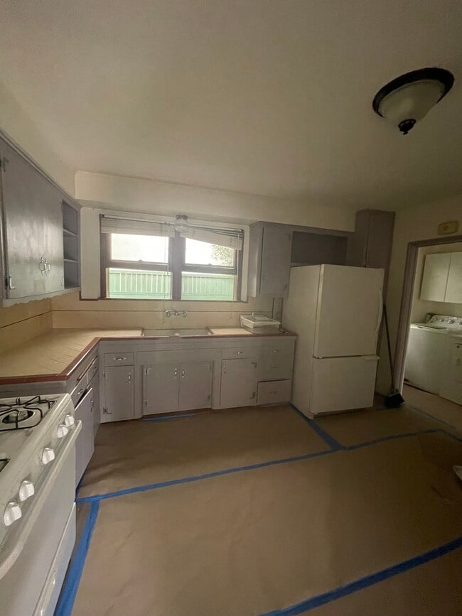 14315 Burbank Blvd, Unit Half in Van Nuys, CA - Foto de edificio - Building Photo