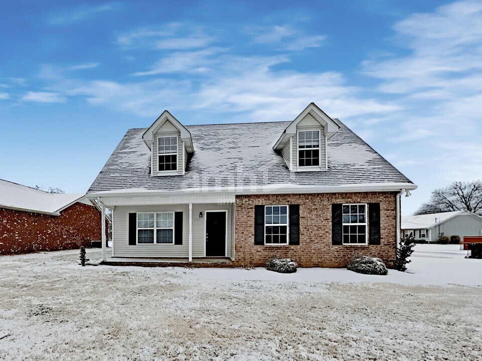 1128 Eastwoods Dr in Murfreesboro, TN - Building Photo