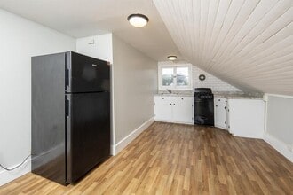 882 4th Ave in Troy, NY - Building Photo - Building Photo