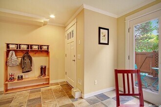 4412 Burke Ave N in Seattle, WA - Building Photo - Building Photo