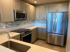 520 SE Columbia River Dr in Vancouver, WA - Building Photo - Building Photo