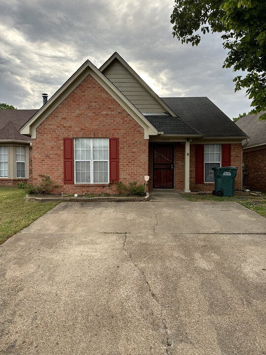 7625 Lilly Dr in Southaven, MS - Building Photo