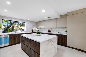 210 NE 107th St in Miami Shores, FL - Building Photo - Building Photo