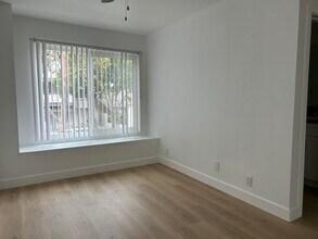 924 Gaviota Ave in Long Beach, CA - Foto de edificio - Building Photo