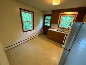 372 Park St in Bristol, CT - Building Photo - Building Photo