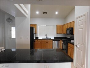 7824 Brilliant Forest St in Las Vegas, NV - Building Photo - Building Photo