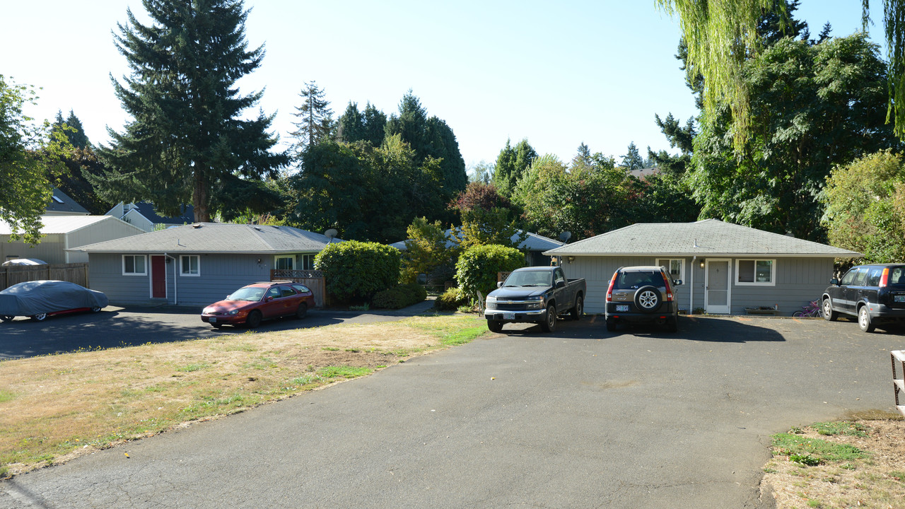 1385 Dollar St in West Linn, OR - Foto de edificio