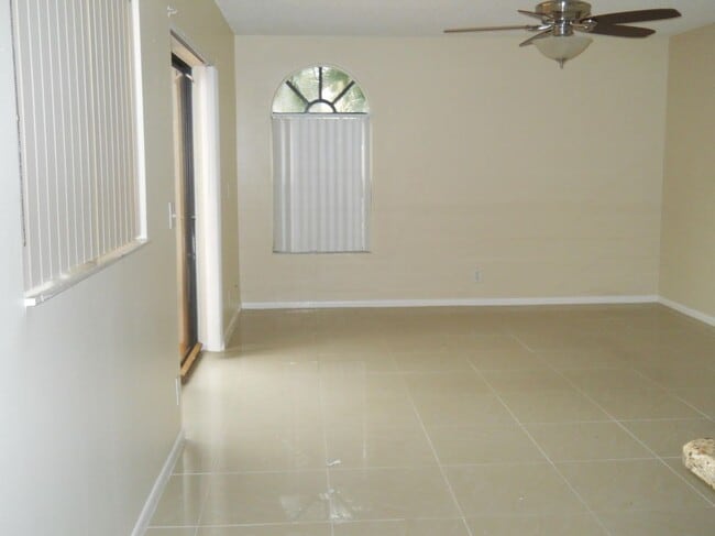 3955 Village Dr in Delray Beach, FL - Building Photo - Building Photo