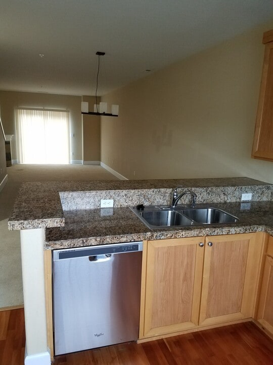 18465 SW Stepping Stone Dr, Unit #3 in Beaverton, OR - Foto de edificio