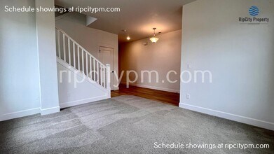 3928 SE 77th Ave in Hillsboro, OR - Building Photo - Building Photo