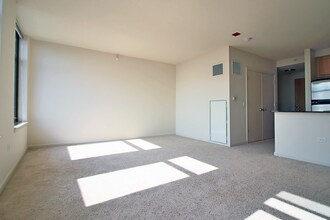 377 N Desplaines St in Chicago, IL - Building Photo - Building Photo