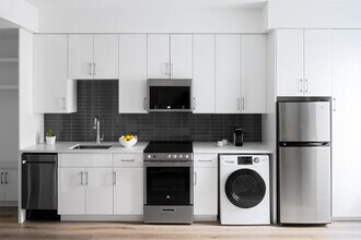 695 S Olive Ave in West Palm Beach, FL - Foto de edificio - Building Photo