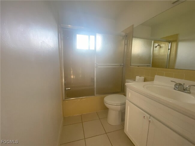 221 Redcliff Ave in Lehigh Acres, FL - Building Photo - Building Photo