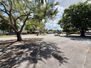 2761 62nd Terrace N in St. Petersburg, FL - Building Photo - Building Photo