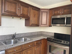 9495 Evergreen Pl, Unit 207 in Davie, FL - Building Photo - Building Photo