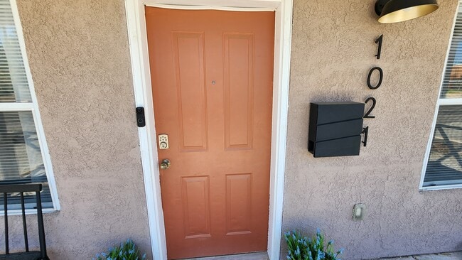 1021 Edith Blvd NE in Albuquerque, NM - Foto de edificio - Building Photo