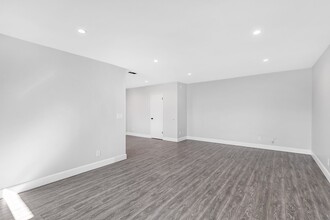 18545 Clark Street in Tarzana, CA - Building Photo - Building Photo