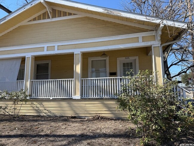 323 E Euclid Ave in San Antonio, TX - Foto de edificio - Building Photo