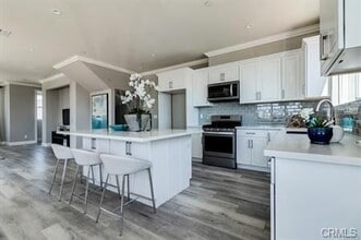 8117 2nd St in Downey, CA - Foto de edificio - Building Photo