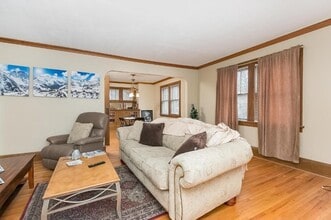 2000 Como Ave SE in Minneapolis, MN - Building Photo - Building Photo