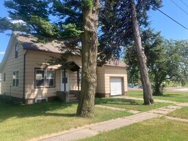 214 S 4th Ave E in Truman, MN - Building Photo