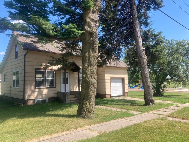 property at 214 S 4th Ave E