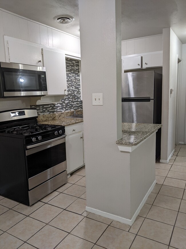 2428 Louise St, Unit 14