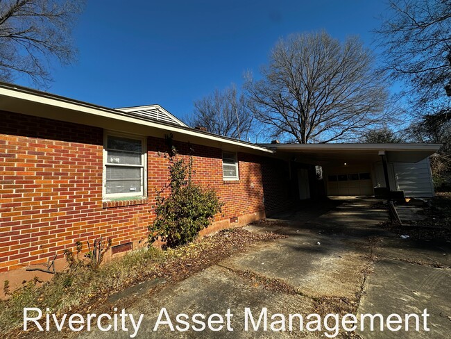 3290 Adair Dr in Memphis, TN - Foto de edificio - Building Photo