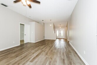 108 Sherwood Dr in Royal Palm Beach, FL - Building Photo - Building Photo