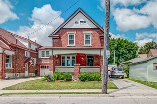 156 Cedar St S in Kitchener, ON - Building Photo