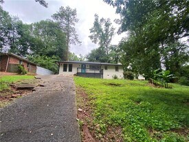 105 Paris Ln in Marietta, GA - Building Photo