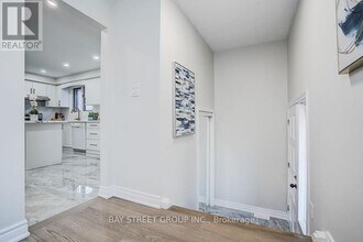 269 Shawnee Cir in Toronto, ON - Building Photo - Building Photo