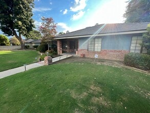 2201 Renfro Rd in Bakersfield, CA - Building Photo - Building Photo