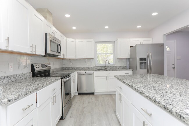 5751 W Hastings Arch in Virginia Beach, VA - Building Photo - Building Photo